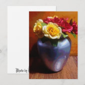 Carte de vacances plate avec vase de roses (Devant / Derrière)