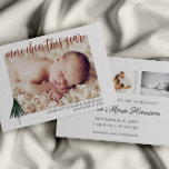 Carte de vacances pour Noël<br><div class="desc">Partagez avec toute votre famille et vos amis que vous avez ajouté plus de joie cette année. Cette faire-part de naissance simple et élégante sera la meilleure façon d'annoncer l'arrivée de votre nouveau bébé. Customisez le texte à l'avant et à l'arrière de la carte. Personnalisez-vous avec 1 photo sur le...</div>