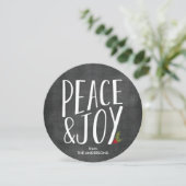 Carte de vacances ronde Peace & Joy Chalkboard (Debout devant)