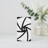 Carte De Visite 311-CAMÉRA PRÊT | Noir et blanc (Debout devant)