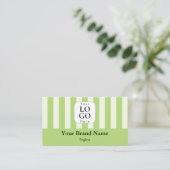 Carte de visite à code QR rayé vert sauge (Debout devant)