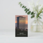 Carte de visite agent immobilier professionnel (Debout devant)