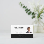 Carte De Visite Agent simple d'assurance photo noir et blanc (Debout devant)