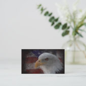 Carte De Visite Aigle à tête blanche américaine sur drapeau (Debout devant)