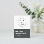 Carte De Visite Ajouter votre logo et code QR Modern Chic (Debout devant)