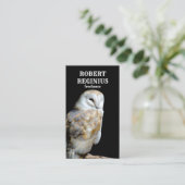 Carte De Visite Barn Owl Sur L'Arrière - plan Noir (Debout devant)