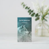 Carte De Visite Beau loup gris dans une forêt foncée (Debout devant)