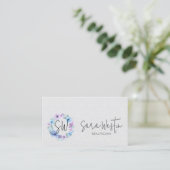 Carte De Visite Beautician Monogramme de Beauté (Debout devant)