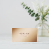 Carte de visite beige minimal et moderne (Debout devant)