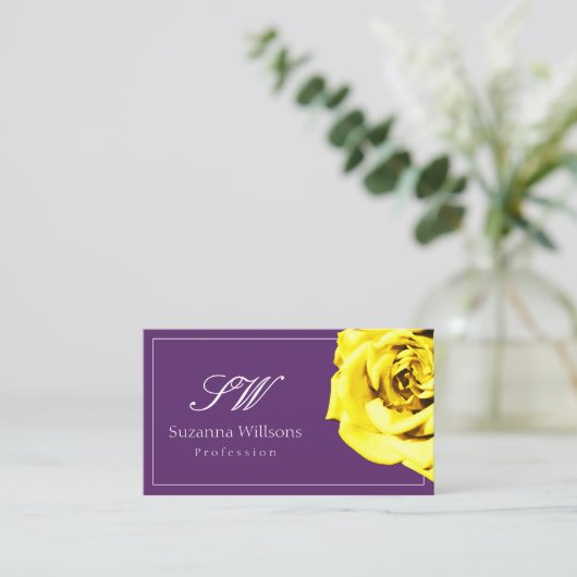 Carte De Visite Belle rose jaune sur les initiales violettes Code (Debout devant)