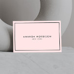 Carte De Visite Boutique minimaliste de luxe rose/noir<br><div class="desc">Un design élégant et raffiné élève votre nom ou nom d'entreprise par un style minimal et moderne. La fine bordure noire est ancrée sur un arrière - plan rose pour donner une impression de luxe à ce modèle carte de visite classique. © 1201AM CREATIVE</div>