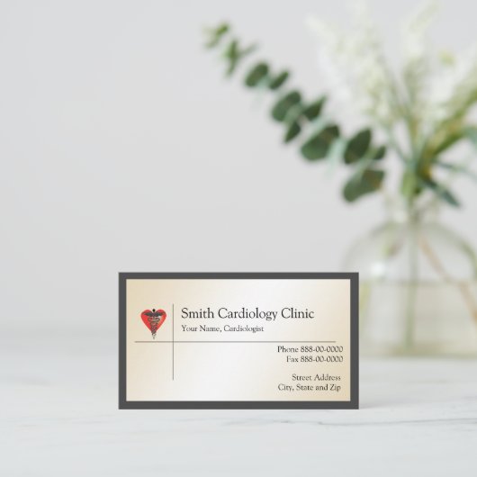 Carte de visite cardiologue (Debout devant)