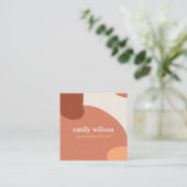 CARTE DE VISITE CARRÉ ABSTRAIT TERRACOTTA RED ORANGE KRAFT SCANDI (Debout devant)