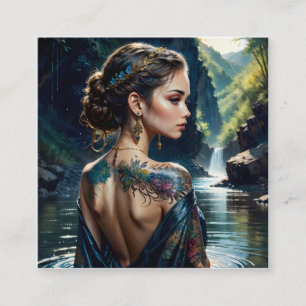 Carte De Visite Carré Belle jeune femme avec tatouage sur son épaule.