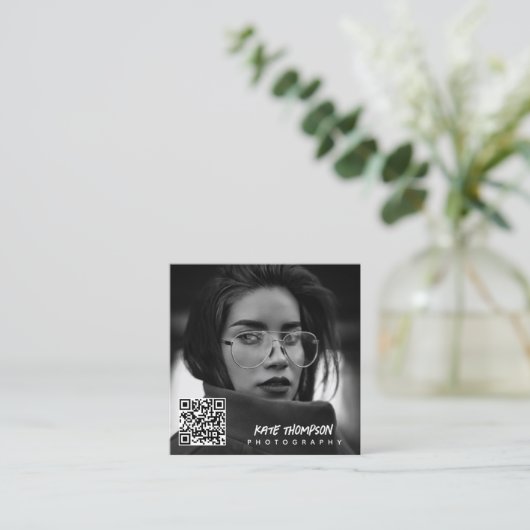 Carte De Visite Carré Brochure moderne Script Photo QR Code Médias socia (Debout devant)