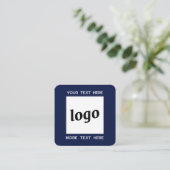 Carte De Visite Carré Code QR simple logo et texte bleu marine (Debout devant)
