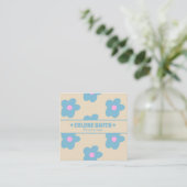 Carte De Visite Carré Crème Rétro Bleu Code QR Groovy Floral Fun Boho (Debout devant)