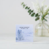 Carte De Visite Carré Cute Arctic Fox sur Snowy Winter Arrière - plan (Debout devant)