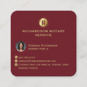 Carte De Visite Carré Deep Red Gold Monogramme élégant Notaire QR Photo (Devant)