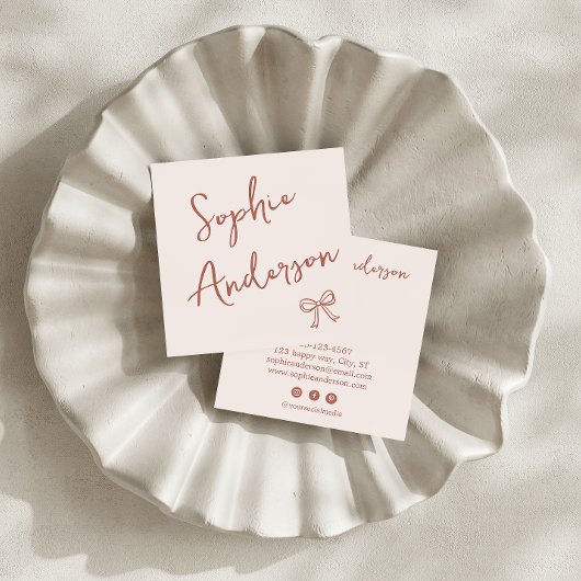 Carte De Visite Carré Elegant Blush Pink Script with Bow       