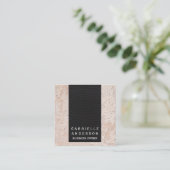 Carte De Visite Carré Élégant cuir noir | Mur texturé (Debout devant)