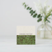 CARTE DE VISITE CARRÉ JADE POTERIE CÉRAMIQUE VERTE GLASÉE TEXTURE SPECKL (Debout devant)