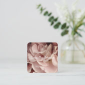 Carte De Visite Carré jolie rose rose pétales double face (Debout devant)