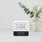 Carte De Visite Carré Logo de code QR noir simple et moderne (Debout devant)