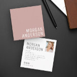 Carte De Visite Carré Moderne minimaliste simple Rose photo professionne<br><div class="desc">Unique et audacieux,  ce carte de visite minimal et moderne frappe par sa simplicité - mise à jour avec vos coordonnées,  photo professionnelle et poignée de médias sociaux sur le dos. Voici la version rose rose poussiéreuse de cannelle.</div>