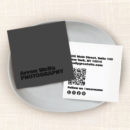 Carte De Visite Carré Noir moderne sur noir Gras Typographie Code QR