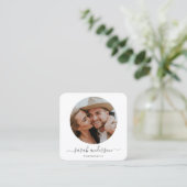 Carte De Visite Carré Photographe de typographie moderne Script (Debout devant)