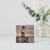 Carte De Visite Carré Photographe moderne QR Code Médias sociaux (Debout devant)