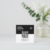 Carte De Visite Carré Simple Bold Minimal Company Logo Moderne QR Code (Debout devant)