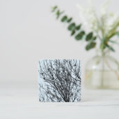 Carte De Visite Carré Starlings dans un arbre - Noir sur bleu pâle D3E5E (Debout devant)