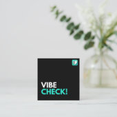 CARTE DE VISITE CARRÉ VÉRIFICATION DE VIBE (Debout devant)