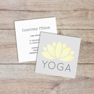 Carte De Visite Carré Yoga gris Icône de Lotus jaune minimaliste
