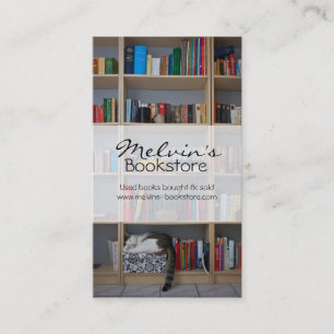 Carte De Visite Cat dormant dans les livres de bibliothèque de bib