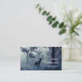 Carte De Visite Cerf avec Antlers dans une forêt ombragée (Debout devant)