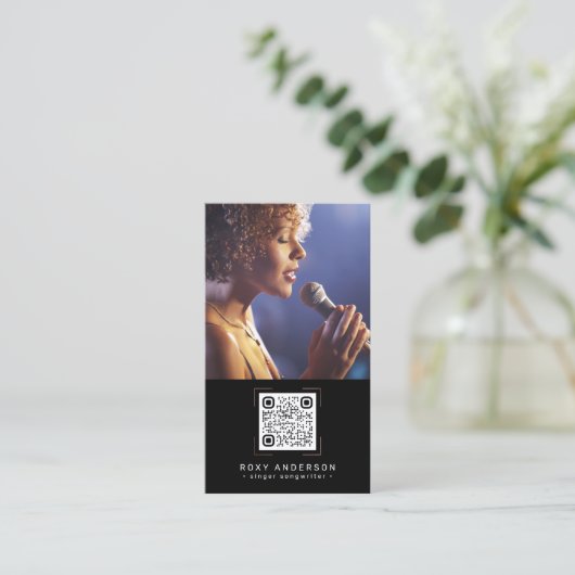 Carte De Visite Chanteur musicien moderne noir QR Code (Debout devant)