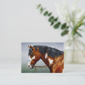 Carte De Visite Cheval de guerre Pinto de la baie amérindienne (Debout devant)