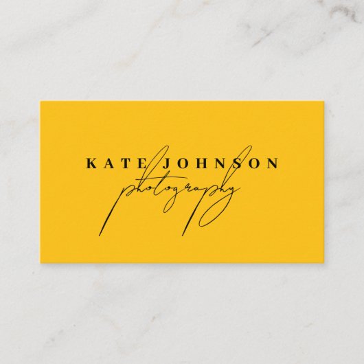 Carte De Visite Chic Jaune Signature Script QR Code Médias sociaux (Devant)