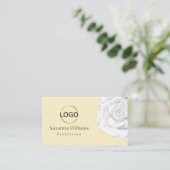 Carte De Visite Chic Peach Beige White Rose Logo et QR Code (Debout devant)