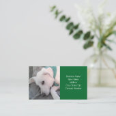 Carte De Visite Chien blanc mignon portant écaille verte affaires (Debout devant)