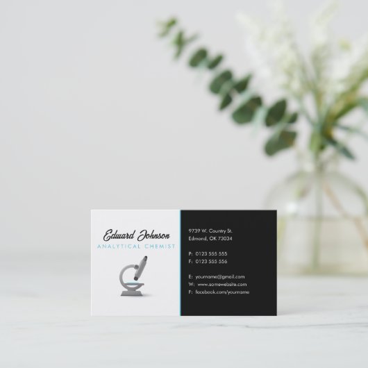 Carte De Visite Chimiste analytique | Microscope scientifique (Debout devant)
