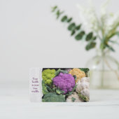 Carte De Visite Chou-fleur pourpre au marché (Debout devant)