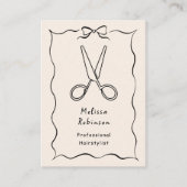 Carte De Visite Ciseaux Beige de Coiffeur Moderne Code QR Coquette (Devant)