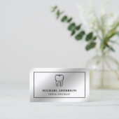 Carte De Visite Clinique dentaire moderne Silver Foil Dentiste den (Debout devant)