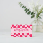Carte De Visite Code QR à damier rose et rouge rétro (Debout devant)