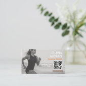Carte De Visite Code QR de l'instructeur de fitness moderne minima (Debout devant)