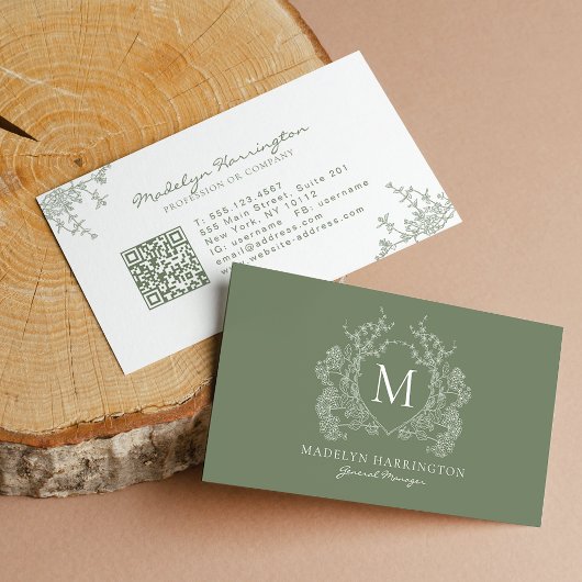 Carte De Visite Code QR de monogramme à couronne florale vert saug